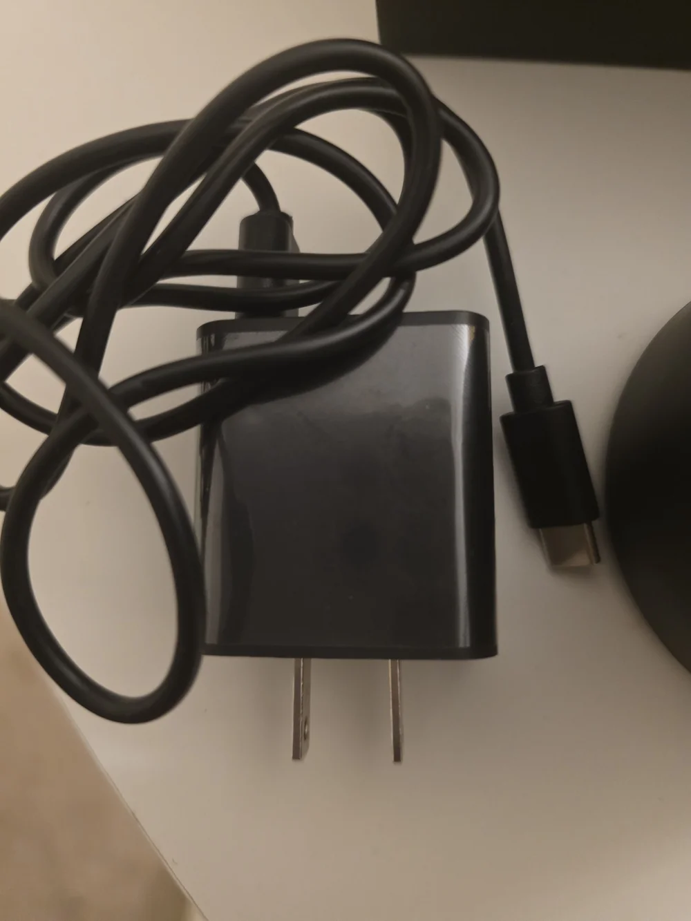 Magnetic Wireless Charger Stand in Black